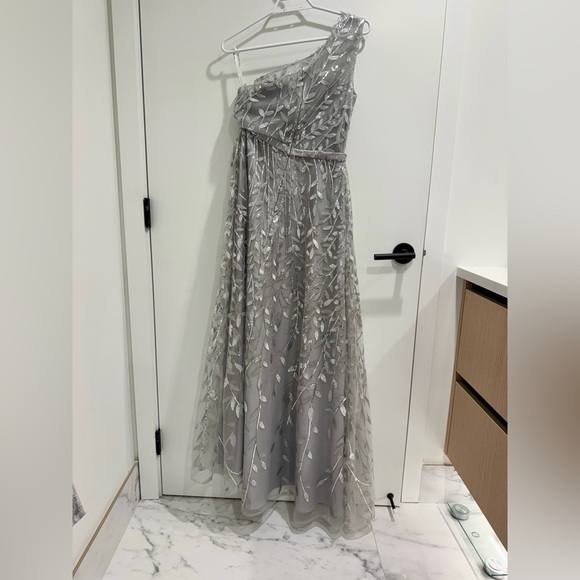 NWOT Silver One-Shoulder Prom/Formal Dress - Picture 5 of 5